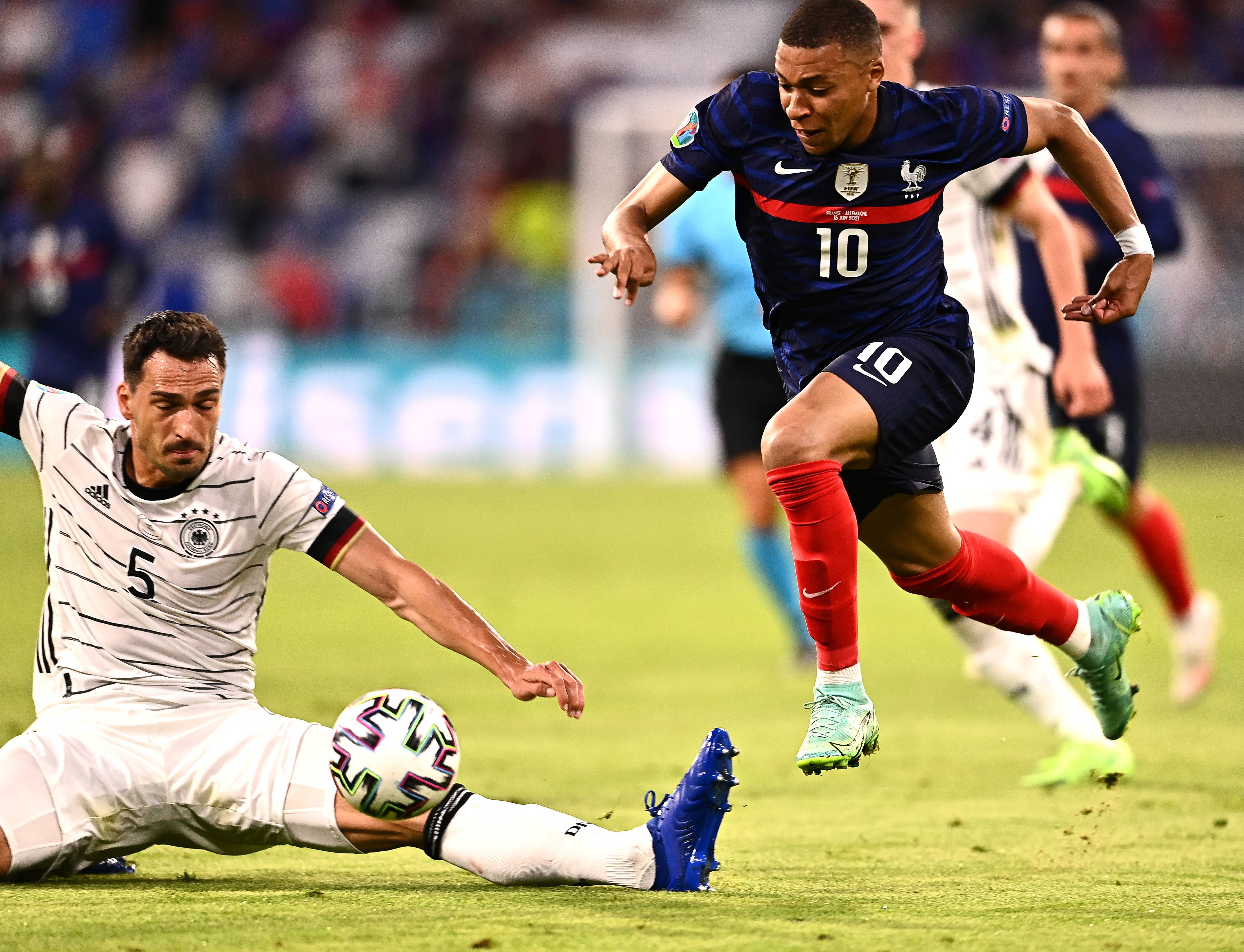 德国队完胜法国队，黄鸭组合惊艳四座