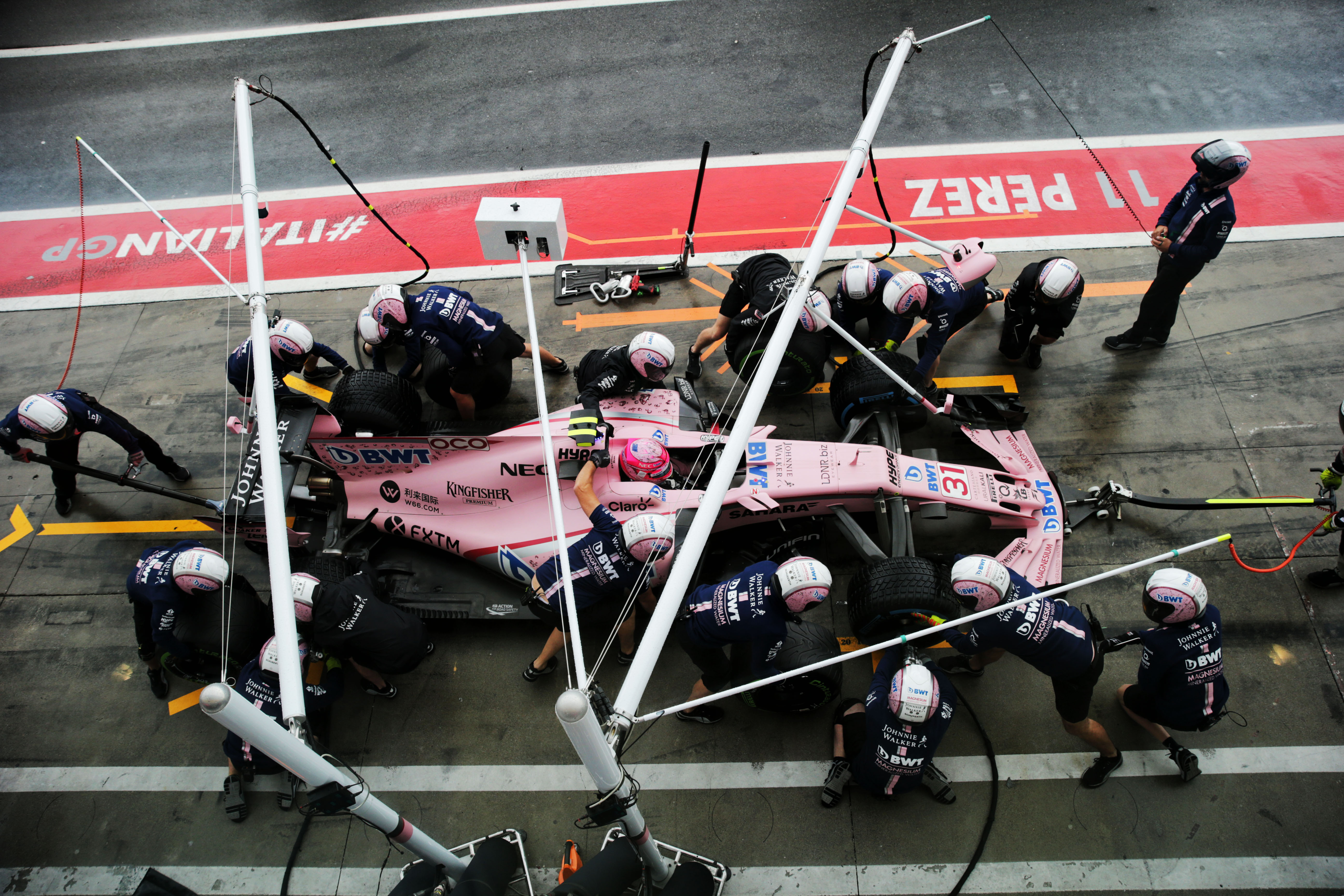 红牛车队绝杀雷诺车队,佩雷兹状态火热 红牛车队绝杀雷诺车队,佩雷兹状态火热